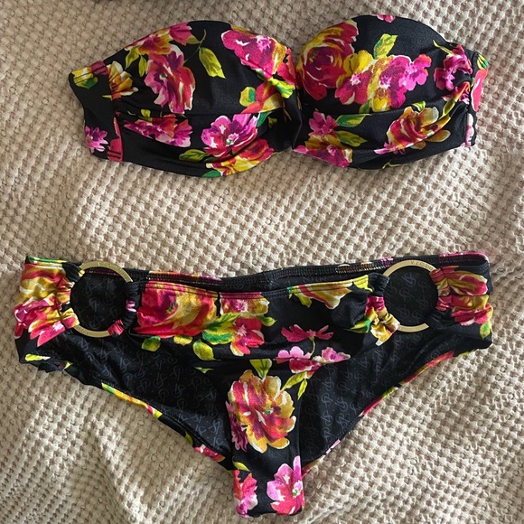 Victoria Secret Bikini Top - Picture 1 of 2